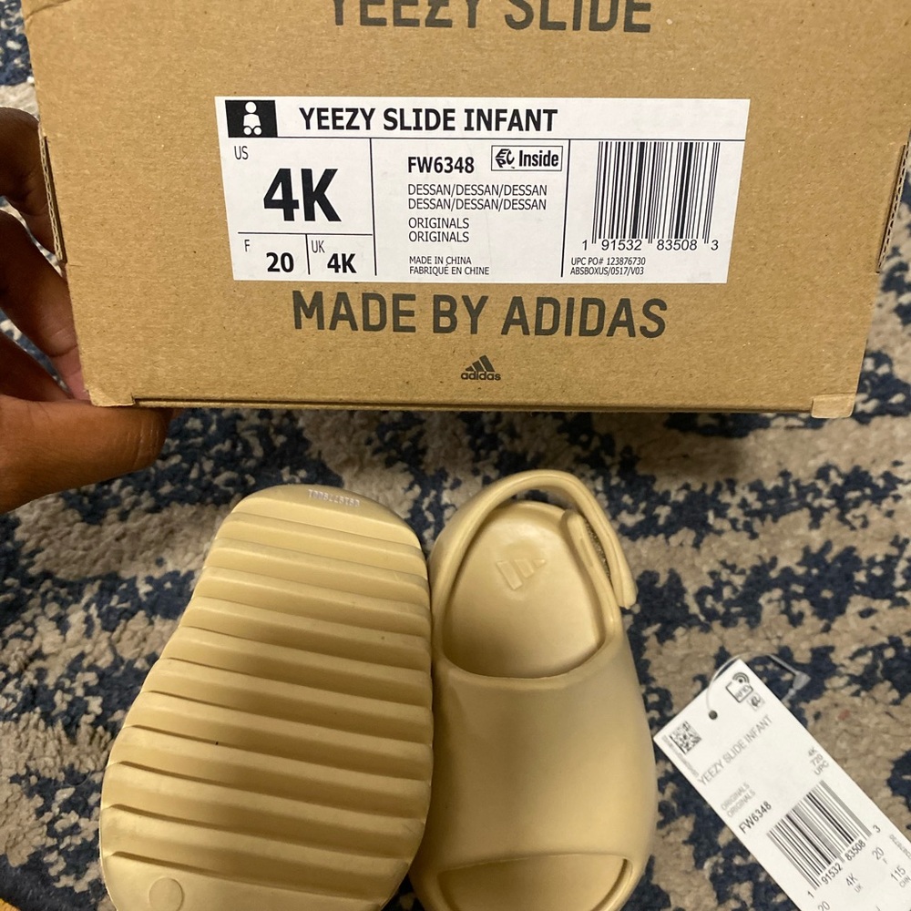 Yeezy Slide - Picture 3 of 3